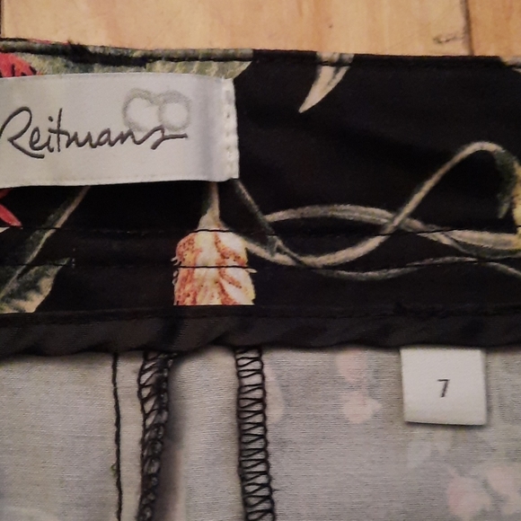 Floral capris - Picture 3 of 3